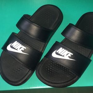 NIKE SLIDES